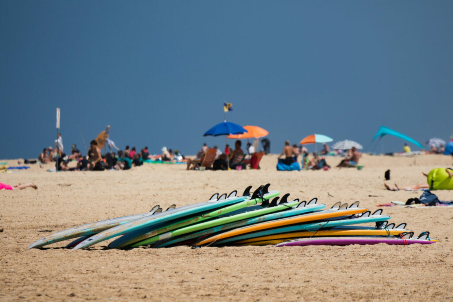 Un combo full surf pour les vacances: des cours tous les jours et la location illimitée de ta combi et ta planche inclue.